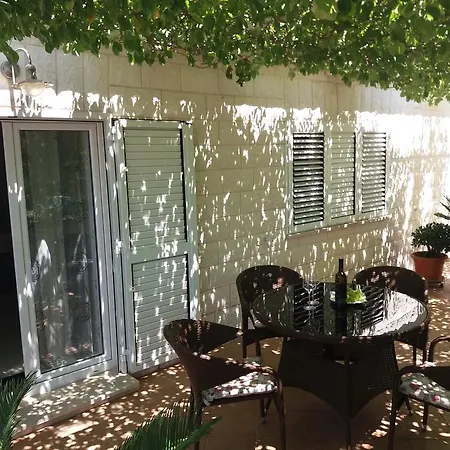 Konukevi Topo Hvar Town