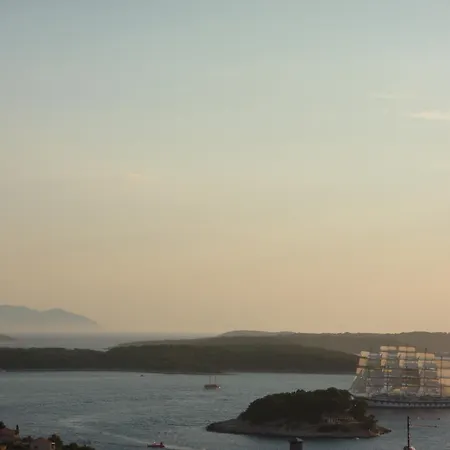 Topo Affittacamere Hvar Town